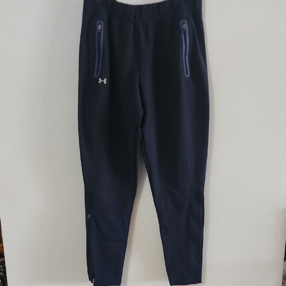 Under Armour woman's Navy Joggers with Zippered Pockets